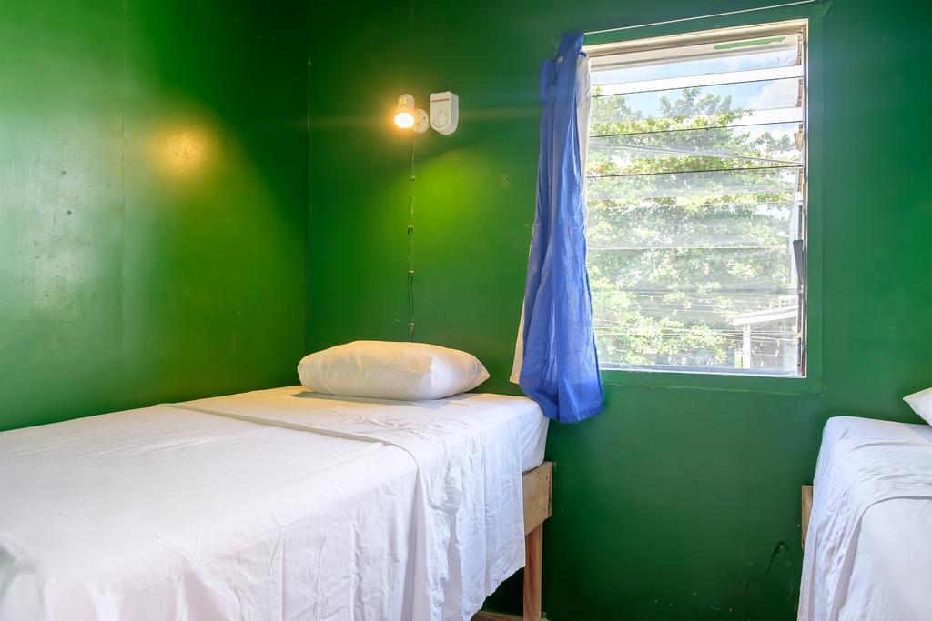 Pedro'S Hotel & Inn سان بيدرو الغرفة الصورة